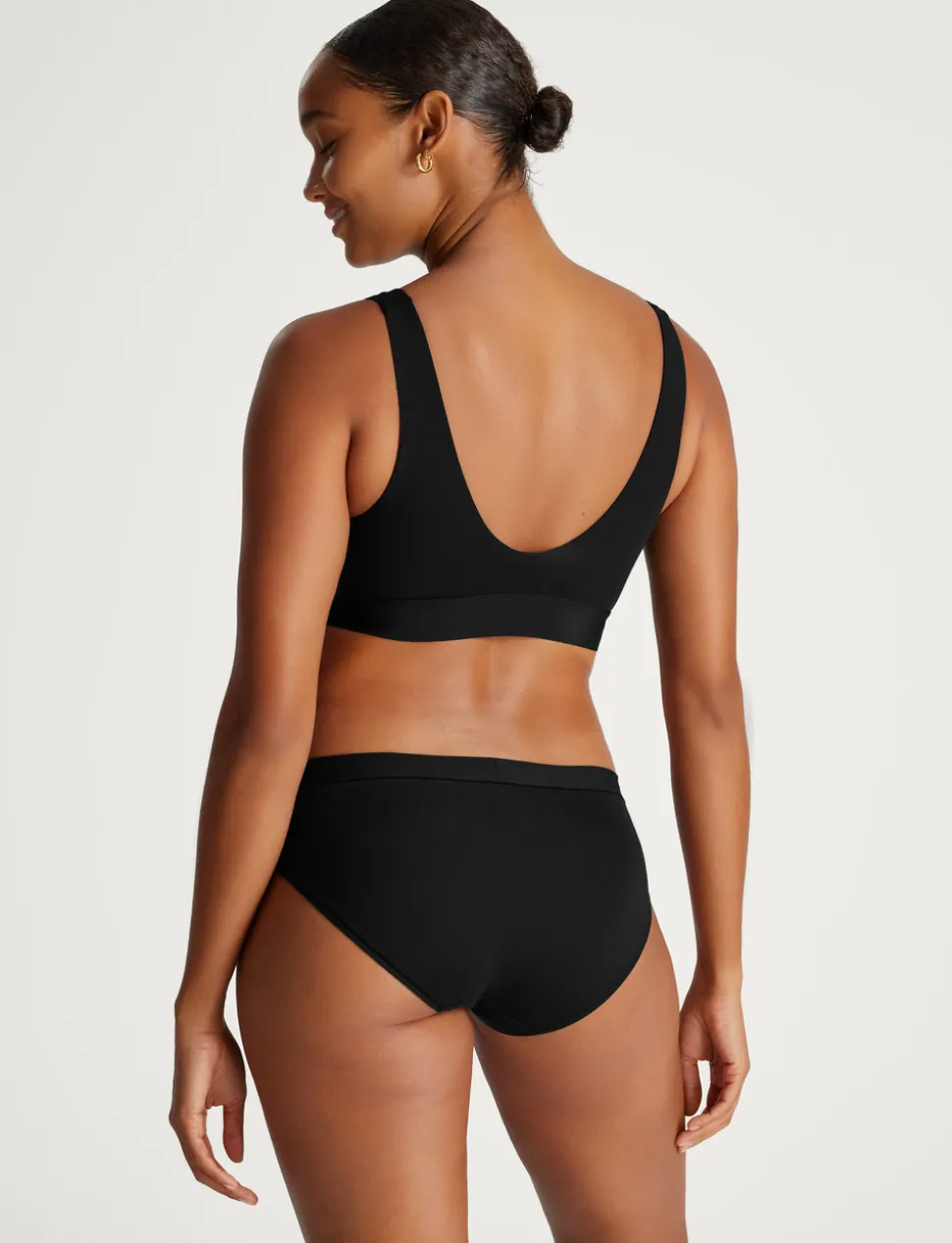 Second Skin Pullover V-Neck Bra