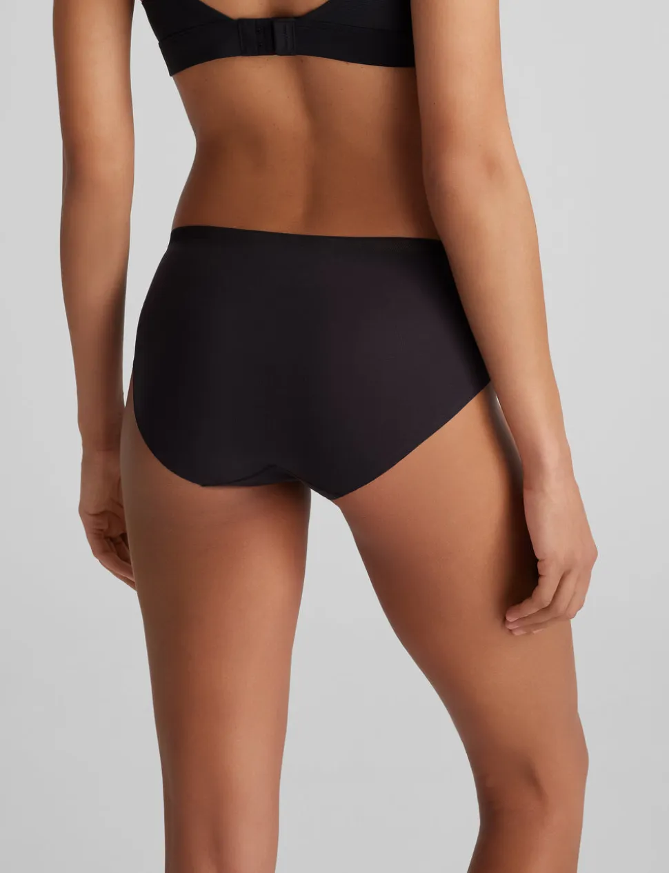Women's Air Brief