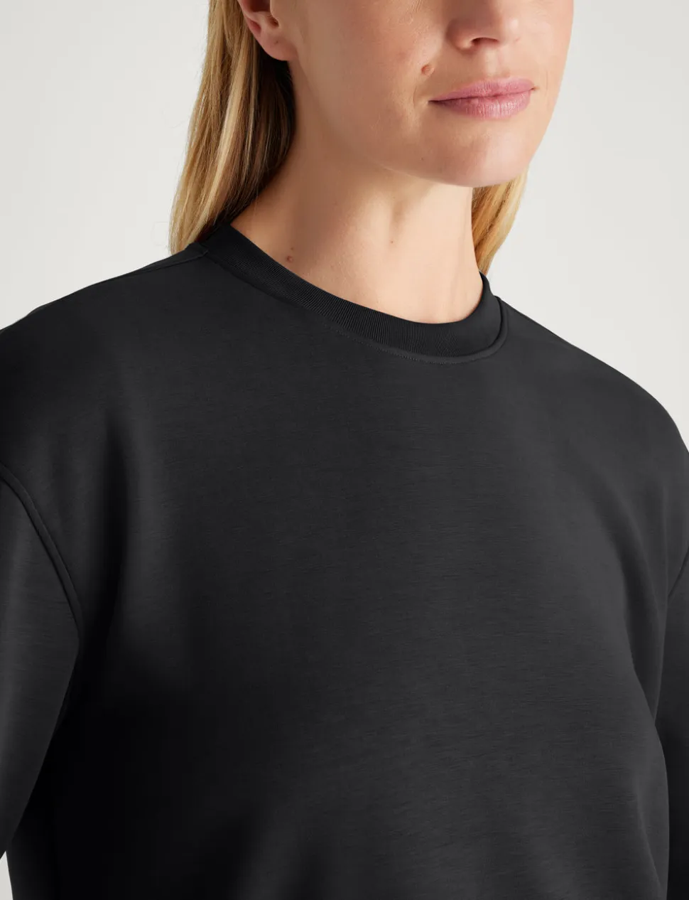Women's Luxe Traveler Knit Long Sleeve Crew Neck