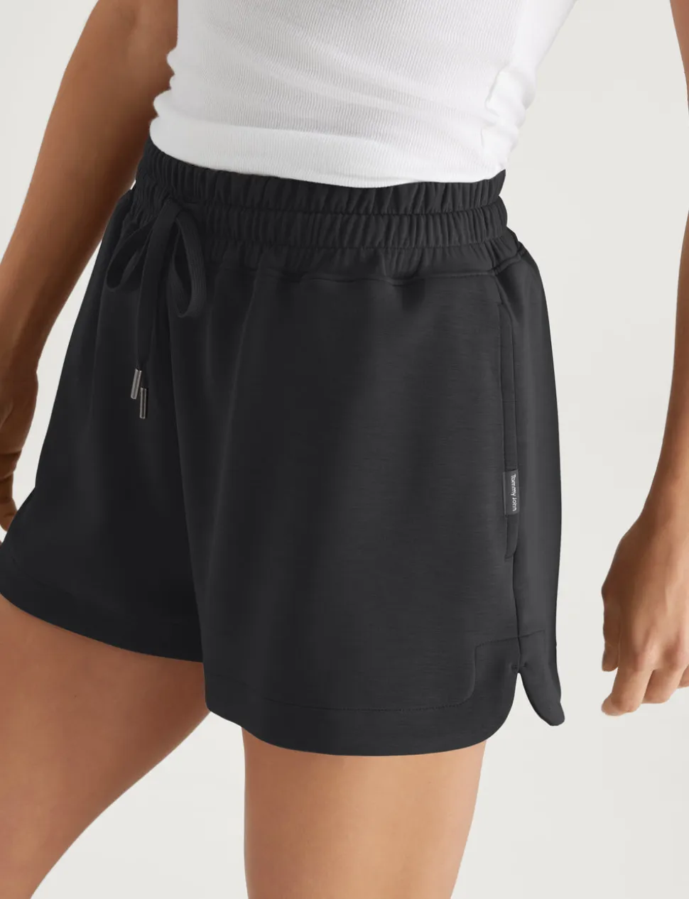 Women's Luxe Traveler Knit Mid-Rise Short