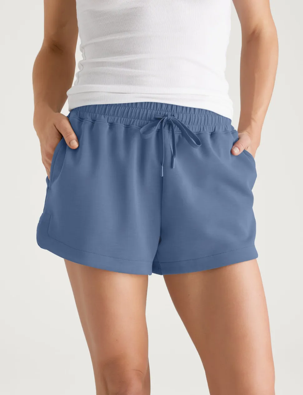 Women's Luxe Traveler Knit Mid-Rise Short