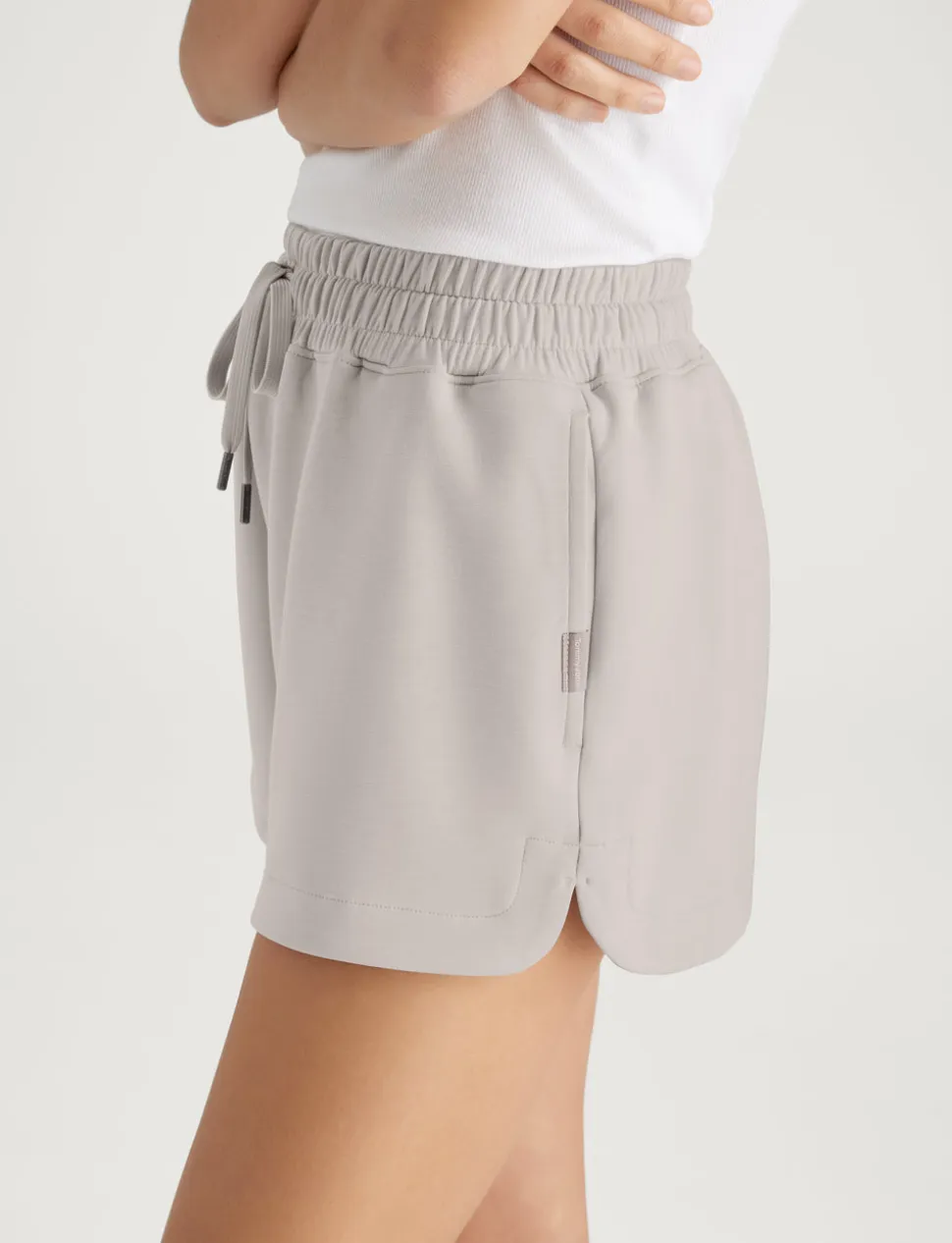 Women's Luxe Traveler Knit Mid-Rise Short