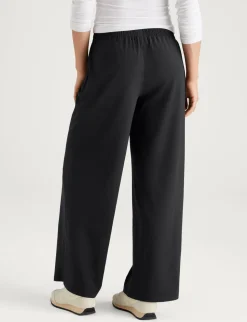 Women's Luxe Traveler Woven Pant